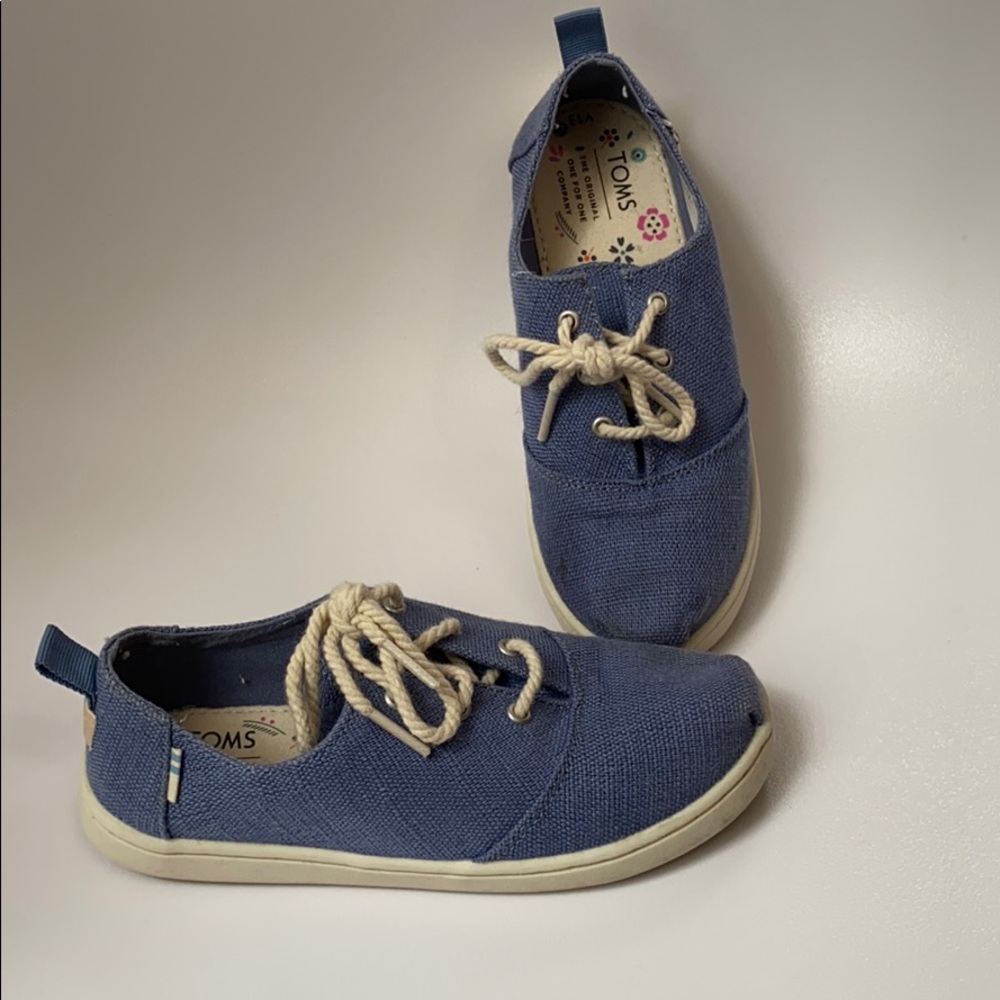 Toms - Picture 2 of 3